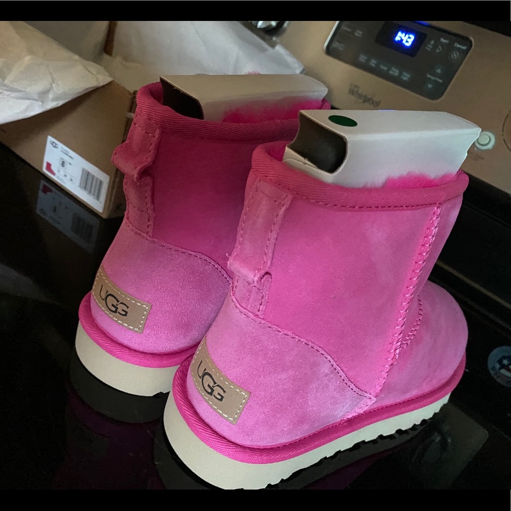 UGG Mini Boot - Rose Pink - W8